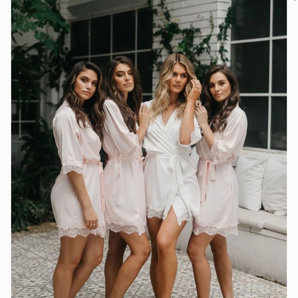 Le Rose Satin Robe - Picture 4 of 6